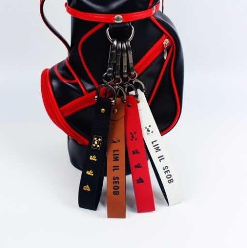 가방에 달린 이름표 클로즈업